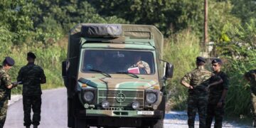 Έντονη η παρουσία των Ενόπλων Δυνάμεων στην περιοχή που κατέπεσε το ουκρανικό Antonov στην περιοχή των Αντιφιλίππων 
(φωτ.: Λάσκαρης Τσούτσας/EUROKINISSI)