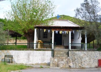 Το εκκλησάκι του Αγίου Παντελεήμονα, στην ανατολική όχθη του Αξιού, στο δήμο Παιονίας του ν. Κιλκίς (φωτ.: Αλεξία Ιωαννίδου)
