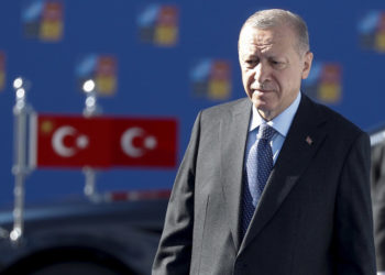 Από την πρόσφατη επίσκεψη του Ερντογάν στη Μαδρίτη για τη Σύνοδο του ΝΑΤΟ (φωτ.: EPA / Juan-Carlos Hidalgo)
