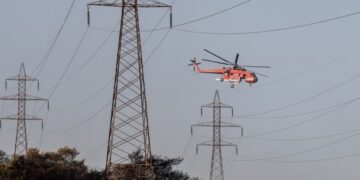 Εικόνα από τη φωτιά που ξέσπασε νωρίτερα, στη Μάνδρα Αττικής (φωτ.: EUROKINISSI / Σωτήρης Δημητρόπουλος)