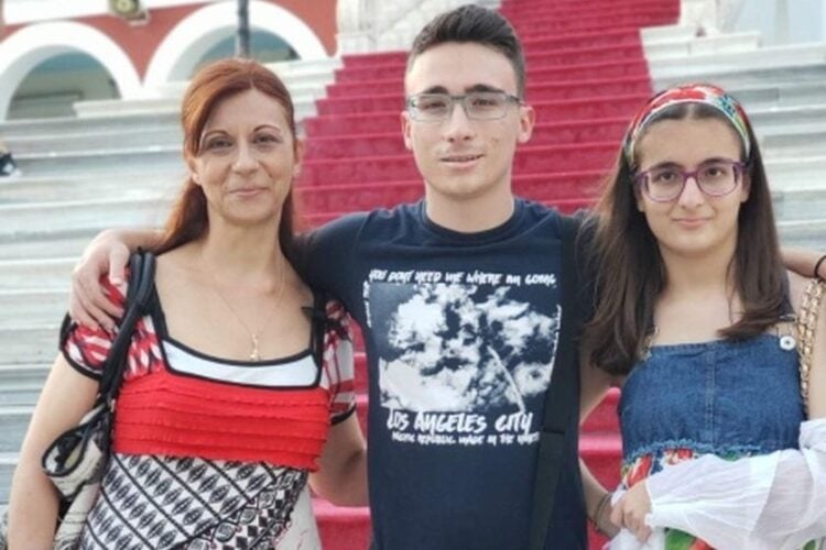 Η Κλεονίκη Πελαγίδου με τη δίδυμη ευτυχία της, τον Παναγιώτη-Αντώνιο και τη Μαρία Ευσταθία Γκούτη