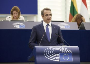 Ο πρωθυπουργός Κυριάκος Μητσοτάκης, απευθύνει ομιλία στην Ολομέλεια του Ευρωπαϊκού Κοινοβουλίου, στο Στρασβούργο, την Τρίτη 5 Ιουλίου 2022. (Φωτ.: ΑΠΕ-ΜΠΕ/Γραφείο Τύπου πρωθυπουργού/Δημήτρης Παπαμήτσος)