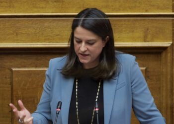 Η υπουργός Παιδείας Νίκη Κεραμέως κατά τη διάρκεια της συζήτησης στην Ολομέλεια της Βουλής για το νομοσχέδιο για τα ΑΕΙ (φωτ.: Παναγιώτης Στόλης/ EUROKINISSI)