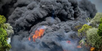 Σε εξέλιξη μεγάλη πυρκαγιά στα Κρέστενα στην Ηλεία, εκκενώνεται o οικισμός Σκυλλουντία, Κυριακή 24 Ιουλίου 2022 (ilialive.gr/Γιάννης Σπυρούνης/Eurokinissi)