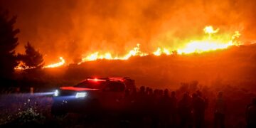 Πυρκαγιά στο Ντράφι της Πεντέλης, Τρίτη 19 Ιουλίου 2022 (Eurokinissi/Γιώργος Κονταρίνης)