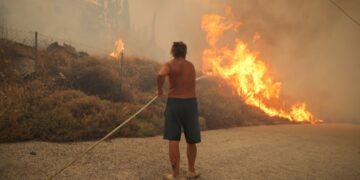 Πυρκαγιά στο Ντράφι της Πεντέλης, Τρίτη 19 Ιουλίου 2022 (Eurokinissi/Βασίλης Ρεμπάπης)