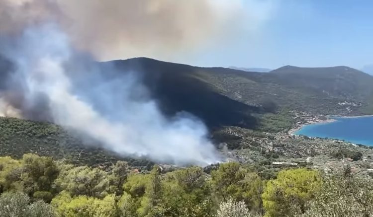 Φωτιά στο Πόρτο Γερμενό (Φωτ.: YouTube/ ProtoThema)
