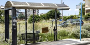 Εικόνα από τη στάση του ΟΑΣΘ όπου σημειώθηκε το τροχαίο στη Νικόπολη (φωτ.: EUROKINISSI/Ραφαήλ Γεωργιάδης)