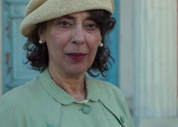 Η Ανέζα Παπαδοπούλου στο ρόλο της μητέρας, στην ταινία «Μικρά Αγγλία» του Παντελή Βούλγαρη (φωτ.: Facebook / Mικρά Αγγλία - Η ταινία)