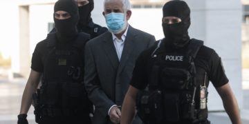 O Πέτρος Φιλιππίδης φτάνει στο Μικτό Ορκωτό Δικαστήριο της Αθήνας (φωτ. αρχείου: Βασίλης Ρεμπάπης / ΕUROKINISSI)
