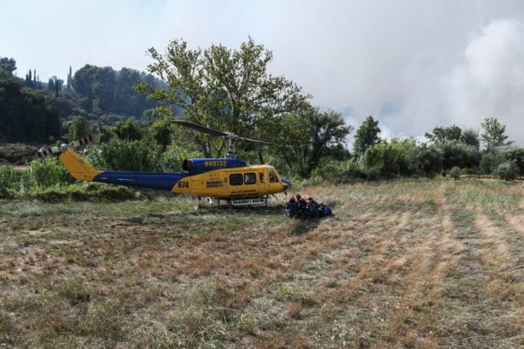 Εικόνα από την πυρκαγιά στα Κρέστενα στην Ηλεία, την Κυριακή 24 Ιουλίου (φωτ.: ILIALIVE.GR/ΓΙΑΝΝΗΣ ΣΠΥΡΟΥΝΗΣ/EUROKINISSI)
