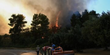 Λήψη από την πυρκαγιά στα Κρέστενα στην Ηλεία (φωτ.: Ilialive.gr /Γιάννης Σπυρούνης / EUROKINISSI)