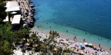 Στιγμιότυπο από παραλία του Ναυπλίου (φωτ.: Βασίλης Παπαδόπουλος / EUROKINISSI)