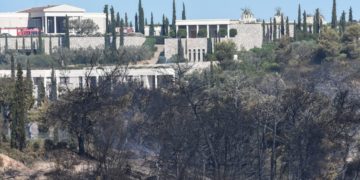 Λήψη μετά την πυρκαγιά στην περιοχή Κορακιά στο Κρανίδι Αργολίδας, κοντά στην ξενοδοχειακή μονάδα Amanzoe (φωτ.: Βασίλης Παπαδόπουλος/ EUROKINISSI)