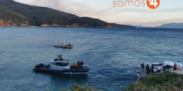 Σκάφη που συμμετέχουν στην επιχείρηση έρευνας και διάσωσης στη Σάμο, για το πλήρωμα του ελικοπτέρου (φωτ.: samos24.gr)
