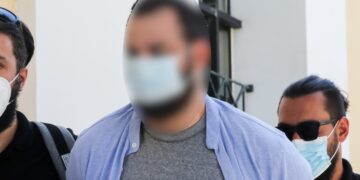 Ο 34χρονος που εισέβαλε με το αυτοκίνητο του στο Εφετείο Αθηνών οδηγείται στον Εισαγγελέα (Φωτ.: Eurokinissi/Γιάννης Παναγόπουλος)