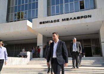Ο πρόεδρος του ΠΑΣΟΚ-Κινήματος Αλλαγής, Νίκος Ανδρουλάκης, κατά την έξοδό του από τον Άρειο Πάγο, μετά την κατάθεση μηνυτήριας αναφοράς του για παρακολούθηση του τηλεφώνου του, την Τρίτη 26 Ιουλίου 2022. (Φωτ.: Eurokinissi)