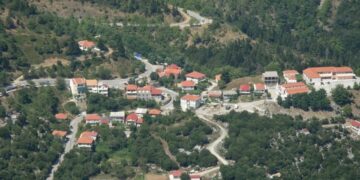 Πανοραμική άποψη του Αστροχωρίου Άρτας όπου έγινε το στυγερό έγκλημα (φωτ.: Facebook/Αστροχώρι Άρτας/Alkis Sakkas)