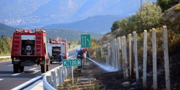 Εικόνα αρχείου από κατάσβεση μικροεστίας (φωτ.: Βασίλης Παπαδόπουλος/ EUROKINISSI)