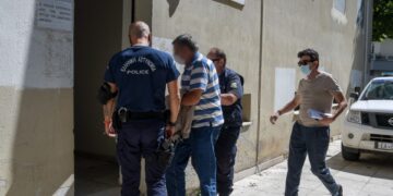 Στον εισαγγελέα Ιωαννίνων ο αντιδήμαρχος του δήμου Ζίτσας που τραβούσε με το αυτοκίνητο το γαϊδουράκι (φωτ.: Λεωνίδας Μπακόλας/ EUROKINISSI)