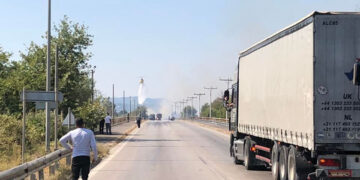 Εναέρια μέσα επιχειρούν κοντά στη γέφυρα του Αλφειού στην Ηλεία (φωτ.: Facebook / Giorgos Mikelopoulos)