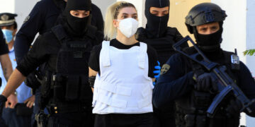 Η Ρούλα Πισπιρίγκου στα δικαστήρια της πρώην Σχολής Ευελπίδων (φωτ.: ΑΠΕ-ΜΠΕ / Αλέξανδρος Βλάχος)