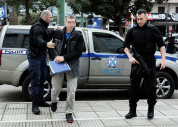 Ο Αλεξάντρ Βίνικ οδηγείται στον Άρειο Πάγο, τον Δεκέμβριο του 2018 (φωτ.: ΑΠΕ-ΜΠΕ / Συμέλα Παντζαρτζή)