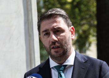 Ο πρόεδρος του ΠΑΣΟΚ-ΚΙΝΑΛ Νίκος Ανδρουλάκης κάνει δηλώσεις στα ΜΜΕ (Φωτ. αρχείου: Eurokinissi/Γιάννης Παναγόπουλος)