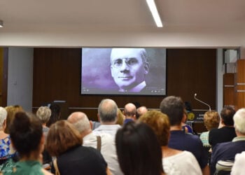 Στην οθόνη διακρίνεται ο Έισα Κεντ Τζένινγκς (φωτ.: Sotos Con Photography)