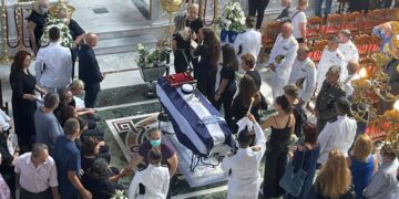 Κηδεία της 19χρονης ναυτικής δοκίμου Θάλειας στην εκκλησία του Αγίου Αχιλλείου Πέμπτη 1 Σεπτεμβρίου 2022 (Φωτ.: Eurokinissi/larissanet.gr/ Χρήστος Μπεχλιβάνος)