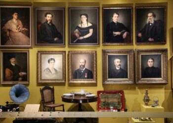 Εκθέματα της επετειακής έκθεσης «Μικρά Ασία: Λάμψη-Ξεριζωμός-Καταστροφή - Δημιουργία», στο Μουσείο Μπενάκη (φωτ.: ΑΠΕ-ΜΠΕ/Γιώργος Βιτσαράς)