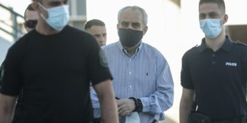 Ο ψευτογιατρός Νικόλαος Κοντοστάθης προσέρχεται στα δικαστήρια (Φωτ. αρχείου: Eurokinissi/Βασίλης Ρεμπάπης)