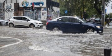 Πλημμύρισαν δρόμοι στη Θεσσαλονίκη από την πολύωρη βροχόπτωση (φωτ.: ΜΟΤΙΟΝΤΕΑΜ/Βασίλης Βερβερίδης)
