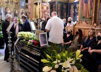 Στιγμιότυπο από την κηδεία της Ειρήνης Παππά (φωτ.: Βασίλης Παπαδόπουλος / EUROKINISSI)