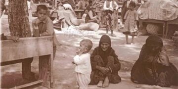 Μυτιλήνη. Ο πρόχειρος προσφυγικός καταυλισμός των Φωκιανών κοντά
Ευχαριστούμε στο σχολείο, 19 Ιουνίου 1914 (πηγή: Χάρης Γιακουμής / Kallimages, Paris)