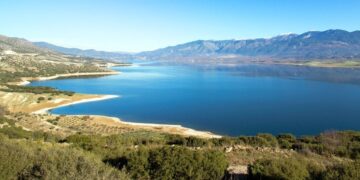 Άποψη από τη λίμνη Πολυφύτου (φωτ. αρχείου: naturagraeca.com)