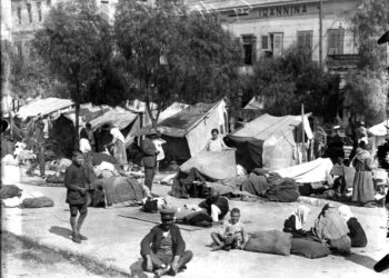 Προσωρινή εγκατάσταση προσφύγων, 1922 (φωτ.: Συλλογή Π. Πουλίδη / Αρχείο ΕΡΤ)