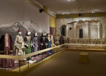 Εκθέματα της επετειακής έκθεσης «Μικρά Ασία: Λάμψη - Ξεριζωμός - Καταστροφή - Δημιουργία», στο Μουσείο Μπενάκη (φωτ.: ΑΠΕ-ΜΠΕ/Γρ. Τύπου Πρωθυπουργού/ Δημήτρης Παπαμήτσος)