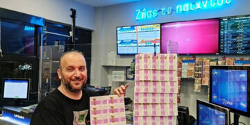 1. Απόστολος Ντιβανίδης, ιδιοκτήτης καταστήματος ΟΠΑΠ στον Πειραιά