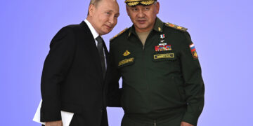 Πούτιν και Σοϊγκού σε πιο... ανέφελες μέρες (φωτ. αρχείου EPA / Pavel Bednyakov / Kremlin Pool / Sputnik)