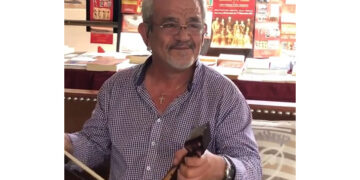 Ο λυράρης Χρήστος Τσενεκίδης