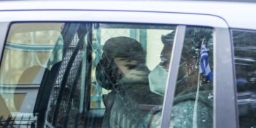 Στον εισαγγελέα 33χρονος που κατηγορείται για γενετήσια πράξη με τη 12χρονη στα Σεπόλια (Φωτ.: Eurokinissi/Κώστας Τζούμας)