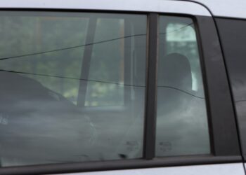Προσαγωγή στην Ανακρίτρια του 36χρονου ο οποίος σύμφωνα με την ανακοίνωση της Αστυνομίας συνελήφθη στον Πειραιά για γεντήσια πράξη έναντι αμοιβής με την 12χρονη, Κυριακή 16 Οκτωβρίου 2022. (Φωτ.: Eurokinissi/Βασίλης Ρεμπάπης)