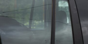 Προσαγωγή στην Ανακρίτρια του 36χρονου ο οποίος σύμφωνα με την ανακοίνωση της Αστυνομίας συνελήφθη στον Πειραιά για γεντήσια πράξη έναντι αμοιβής με την 12χρονη, Κυριακή 16 Οκτωβρίου 2022. (Φωτ.: Eurokinissi/Βασίλης Ρεμπάπης)