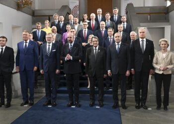 Οι ηγέτες της Ευρωπαϊκής Ένωσης στην άτυπη σύνοδο στην Πράγα (Φωτ.: EPA/Filip Singer)