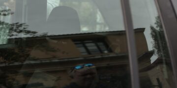 Προσαγωγή στην Ανακρίτρια του 36χρονου ο οποίος σύμφωνα με την ανακοίνωση της Αστυνομίας συνελήφθη στον Πειραιά για γεντήσια πράξη έναντι αμοιβής με την 12χρονη, Κυριακή 16 Οκτωβρίου 2022. (Φωτ.: Eurokinissi/Βασίλης Ρεμπάπης)