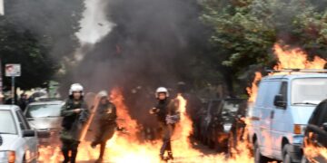 Επεισόδια σε πορεία διαμαρτυρίας για την υπόθεση του 12χρονου κοριτσιού στα Σεπόλια (Φωτ.: Eurokinissi/Τατιάνα Μπόλαρη)