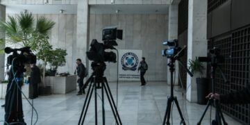 Κάμερες τηλεοπτικών καναλιών στην είσοδο της ΓΑΔΑ (Φωτ.: Eurokinissi/Μιχάλης Καραγιάννης)