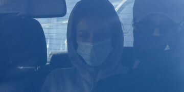 Απολογία στην ανακρίτρια της 37χρονης η οποία κατηγορείται για διακεκριμένη μαστροπείας κατ’ εξακολούθηση, παραμέληση ανηλίκου, και άλλα αδικήματα σε βαθμό κακουργήματος, Πέμπτη 13 Οκτωβρίου 2022. (Φωτ.: Eurokinissi/Τατιάνα Μπόλαρη)