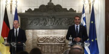 Κοινές δηλώσεις Μητσοτάκη-Σολτς μετά τη συνάντηση που είχαν στο Μαξίμου (Φωτ.: Eurokinissi/Σωτήρης Δημητρόπουλος)